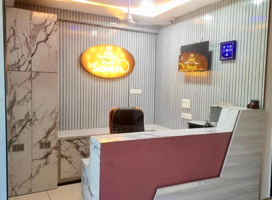 אחמדאבאד Hotel Season מראה חיצוני תמונה