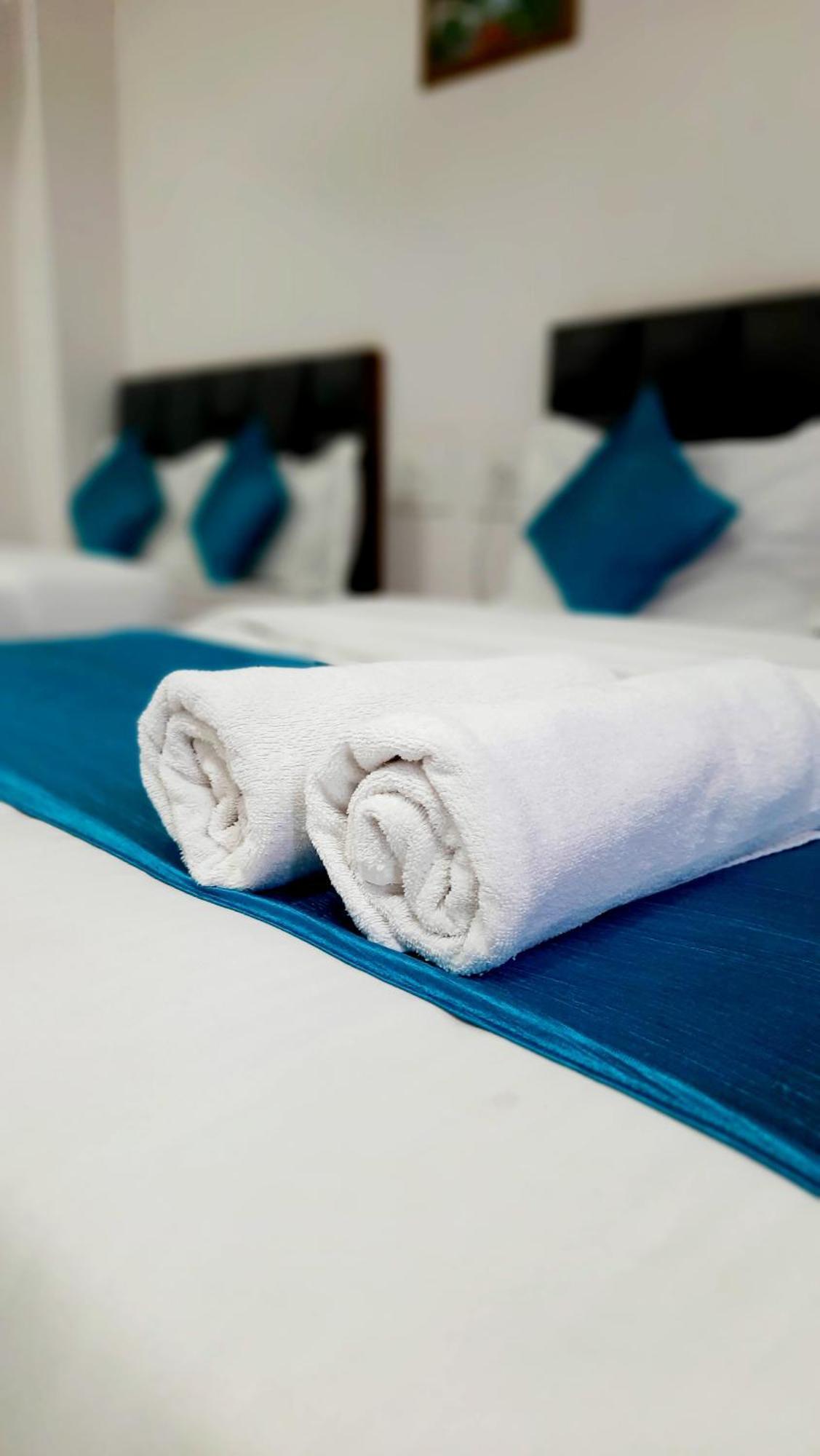אחמדאבאד Hotel Season מראה חיצוני תמונה